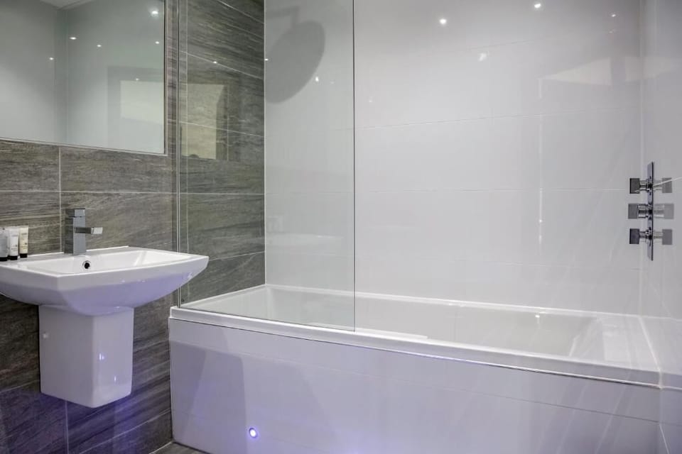 1 bedroom, individually decorated, individually furnished