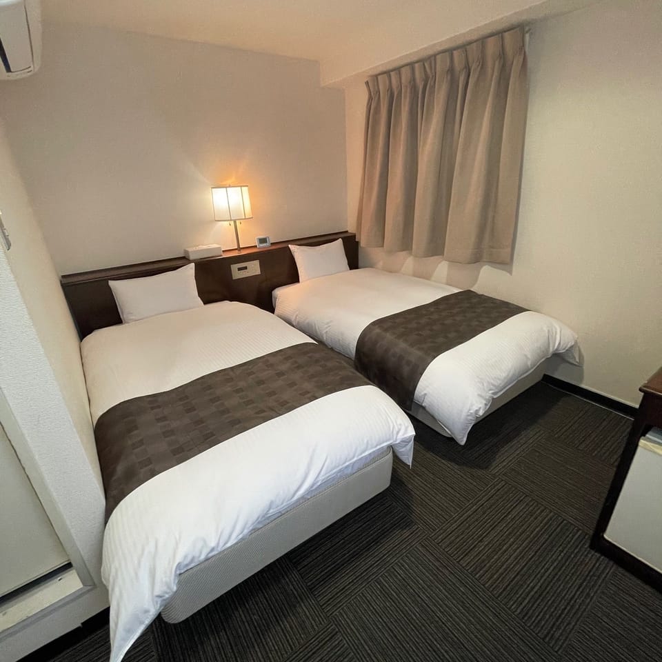 Desk, laptop workspace, WiFi (free), bed sheets