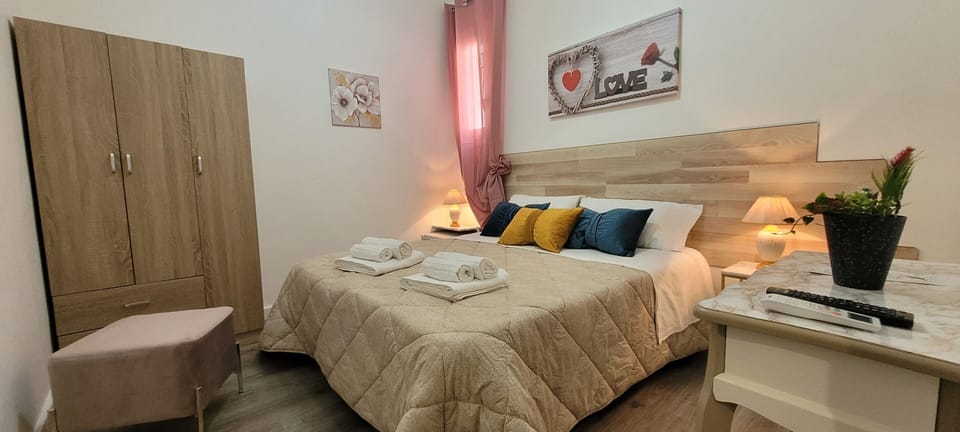 Deluxe Room | Premium bedding, down comforters, individually furnished, desk