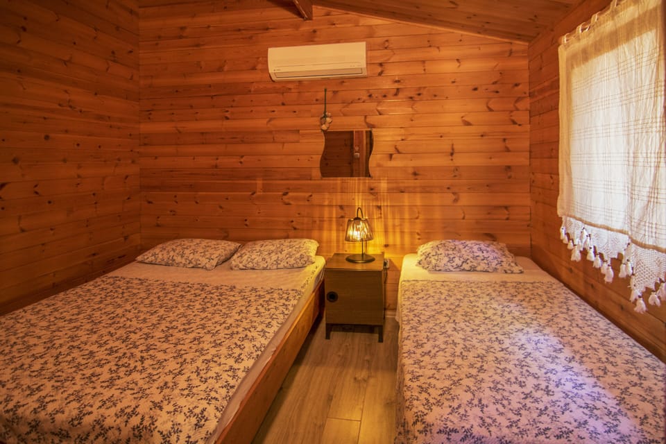 Classic Double or Twin Room, Multiple Beds, Courtyard View | Premium bedding, free WiFi, bed sheets