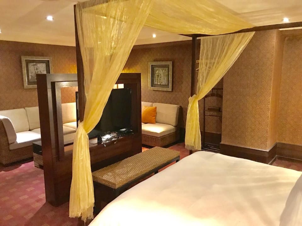 Desk, blackout drapes, soundproofing, free WiFi