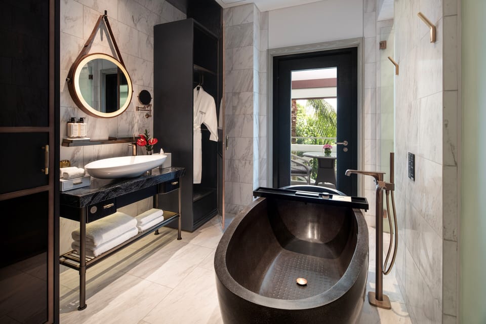 Premier Room Balcony | Bathroom | Separate tub and shower, free toiletries, hair dryer, bathrobes