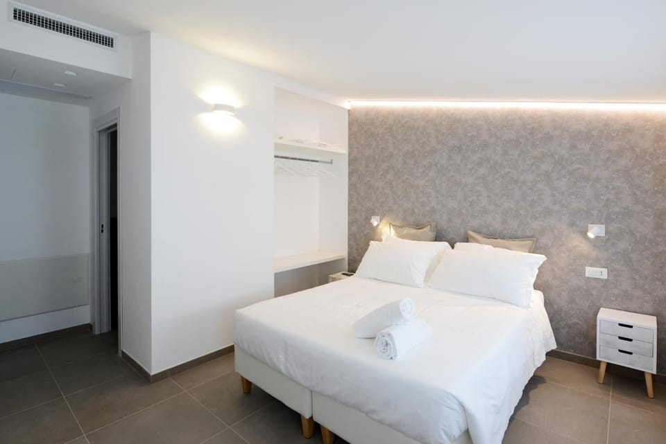 Minibar, in-room safe, individually decorated, individually furnished