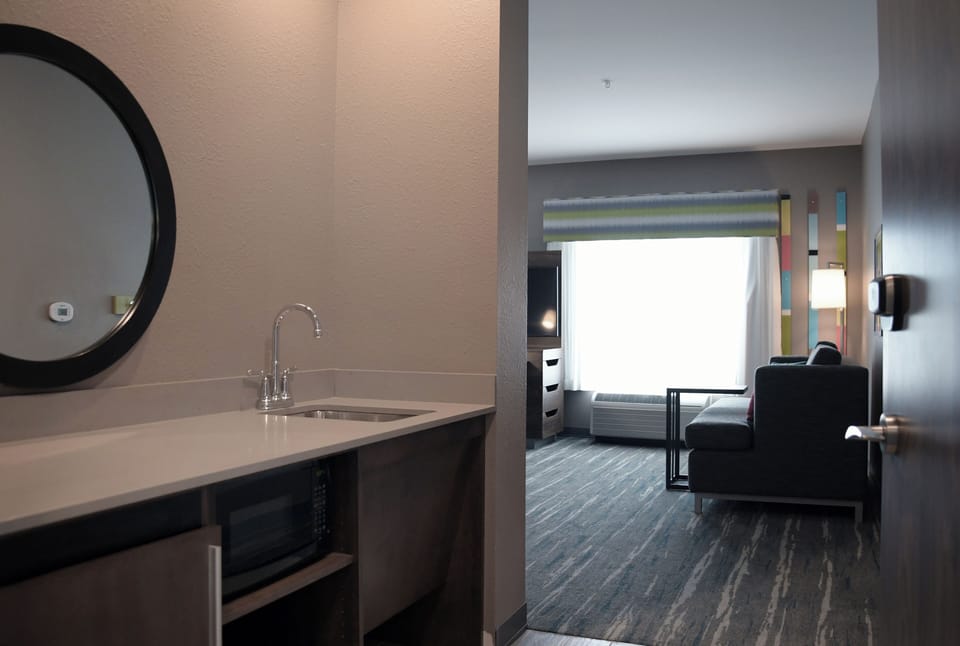 Iron/ironing board, cribs/infant beds, rollaway beds, free WiFi