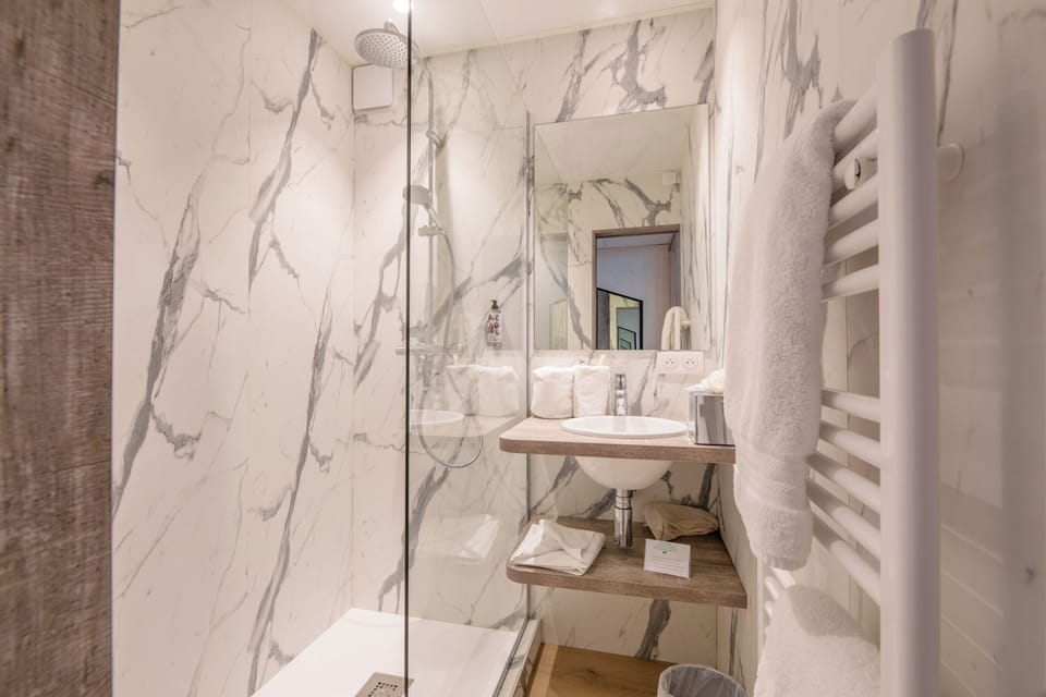 Double Room, Terrace, Sea View | Bathroom | Free toiletries, hair dryer, towels