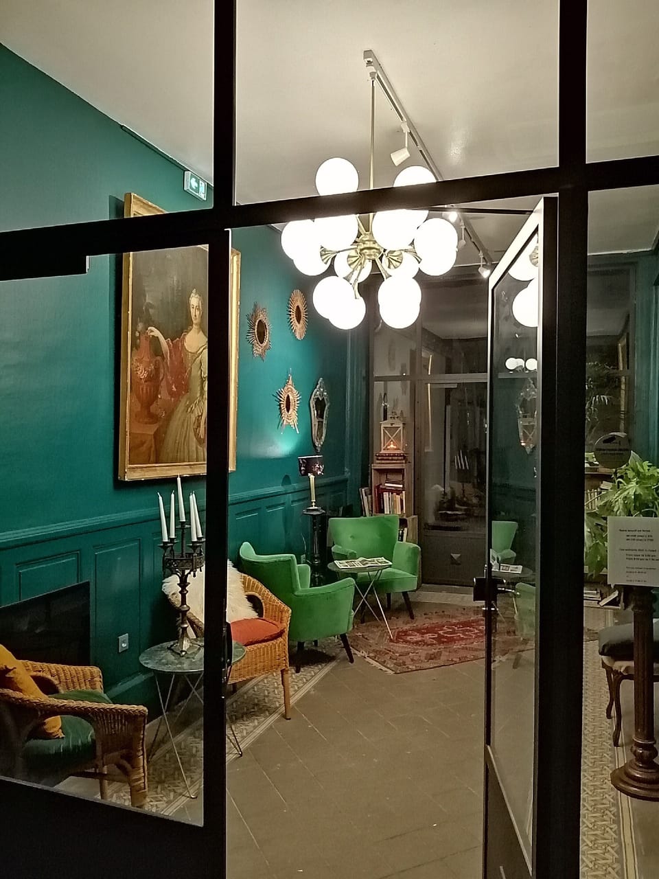 Lobby lounge