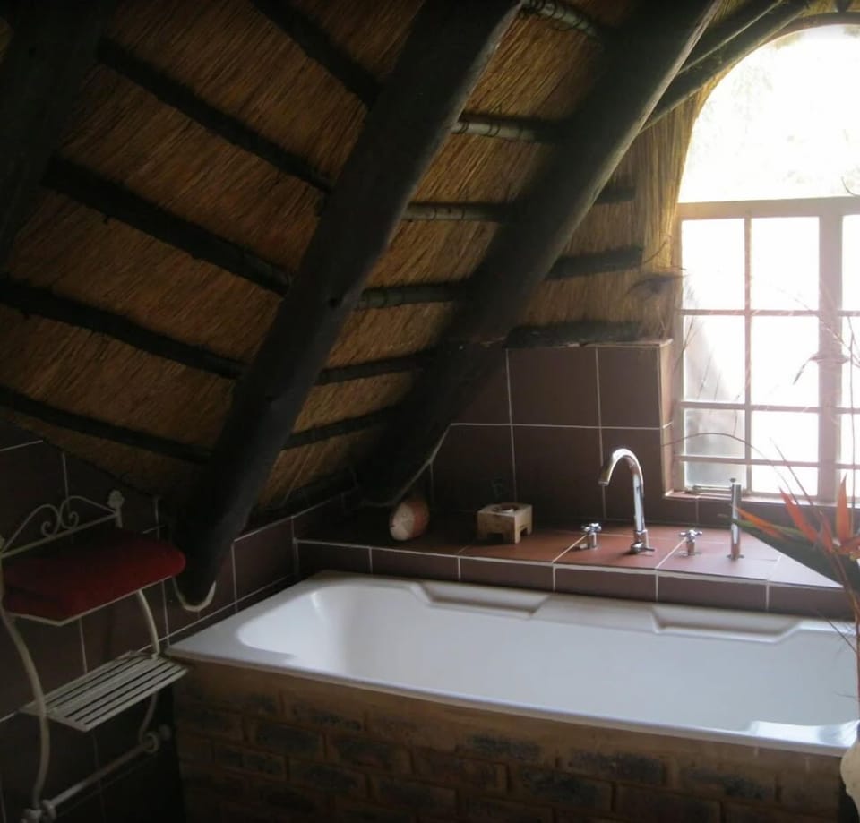 Deep soaking bathtub