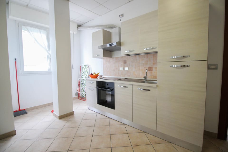 Apartment, 1 Bedroom (4 persone) | Private kitchenette | Fridge, microwave, oven, stovetop