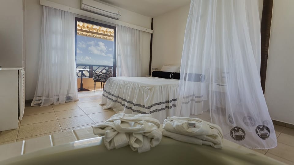 Deluxe Room, Sea View | Minibar, free WiFi
