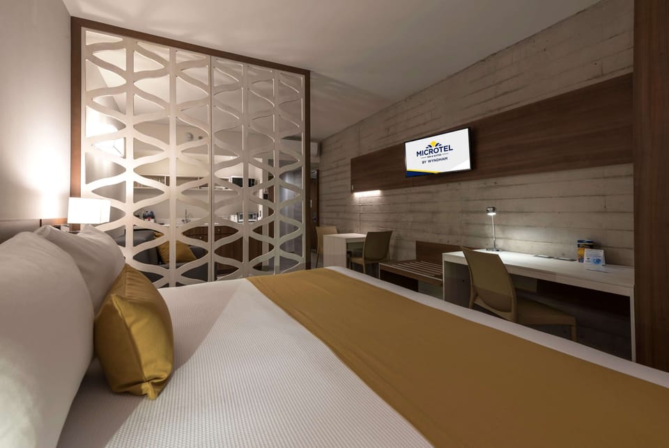 Suite, 1 King Bed, Non Smoking | Premium bedding, Tempur-Pedic beds, in-room safe, desk