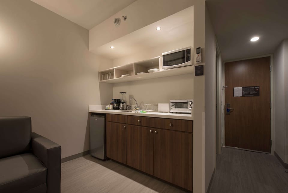 Suite, 1 King Bed, Non Smoking | Premium bedding, Tempur-Pedic beds, in-room safe, desk