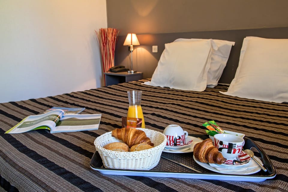 Daily buffet breakfast for a fee