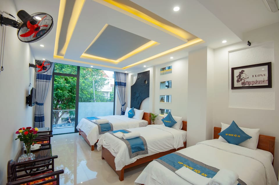 Family Room, Balcony | Minibar, in-room safe, desk, soundproofing