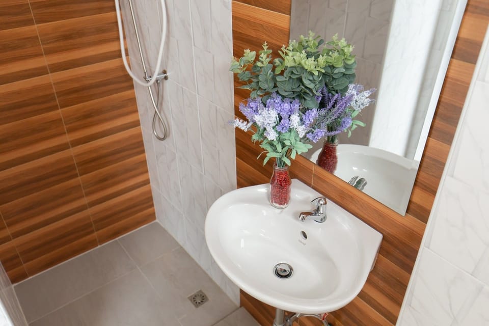 Bathroom sink