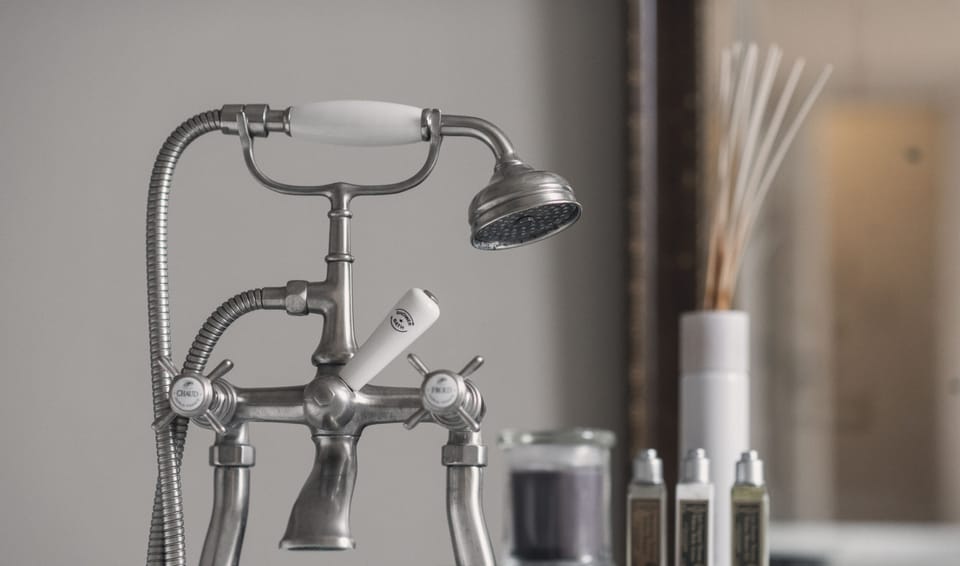 House | Deep soaking bathtub