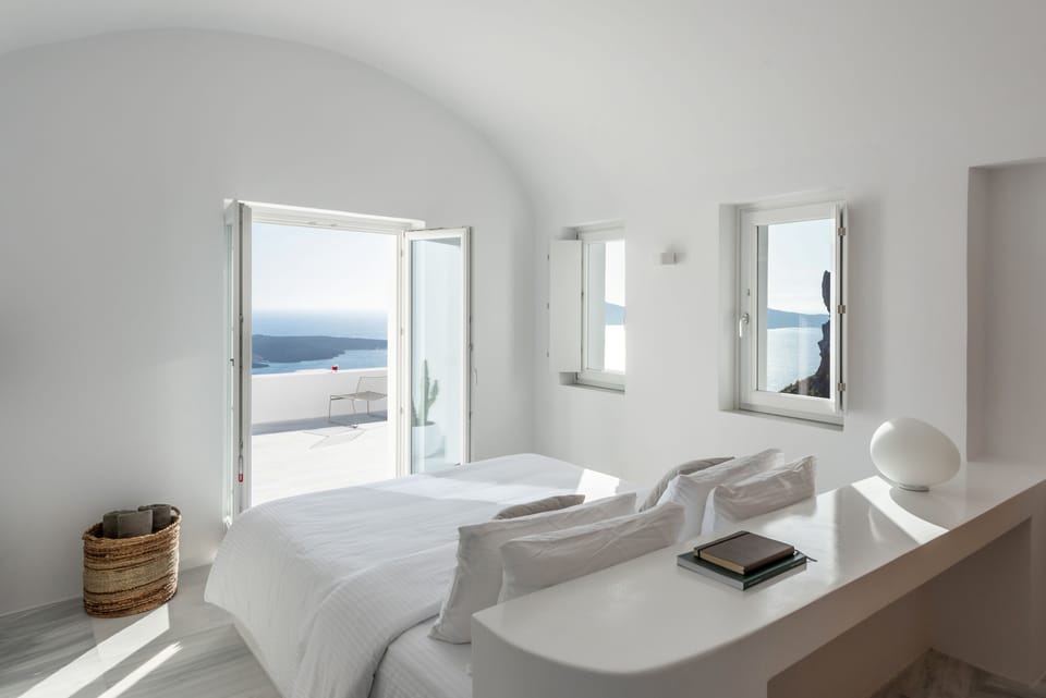 Villa (Noah) | Minibar, in-room safe, desk, soundproofing
