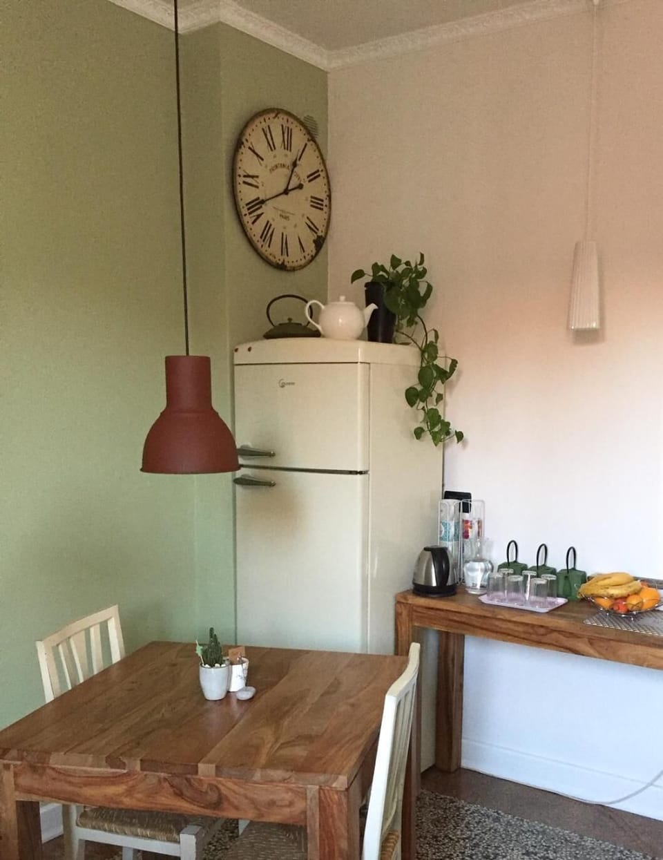Full-size fridge, microwave, stovetop, toaster