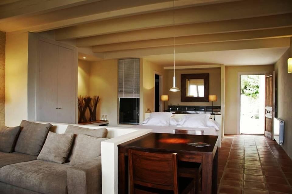 Senior Suite | Minibar, individually decorated, individually furnished, desk