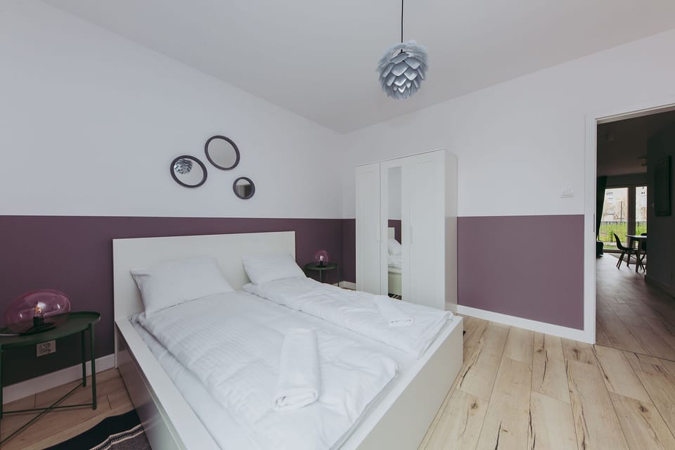Apartment, Courtyard View | Premium bedding, laptop workspace, blackout drapes, iron/ironing board