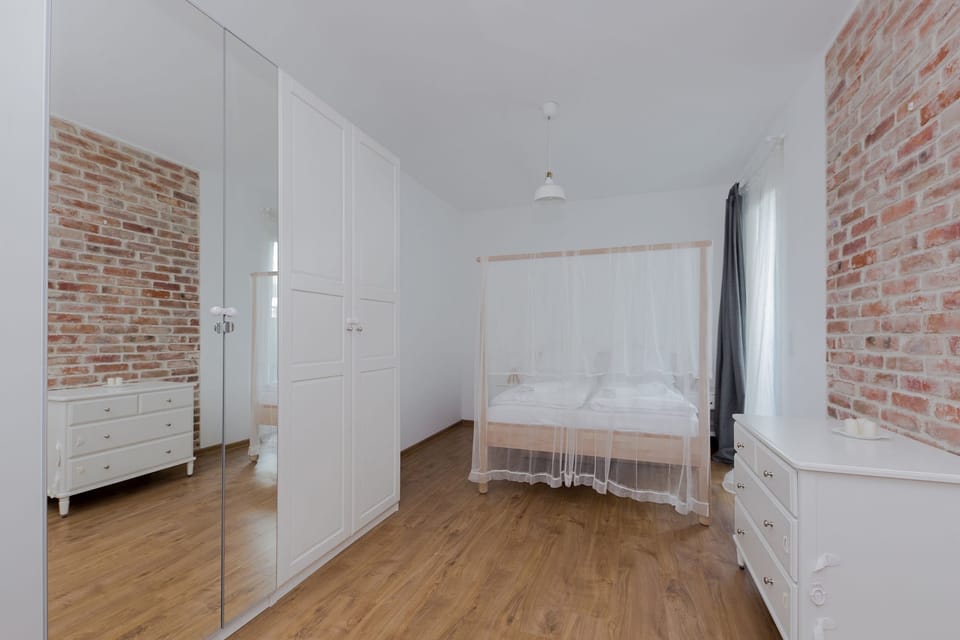 Comfort Apartment, Courtyard View | Premium bedding, laptop workspace, iron/ironing board, free WiFi