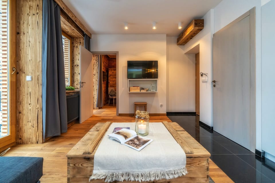 Design Apartment, Mountain View (4) | Premium bedding, individually furnished, laptop workspace, soundproofing