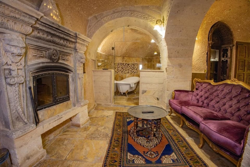 Royal King Suite 102 | Minibar, soundproofing, free WiFi, bed sheets