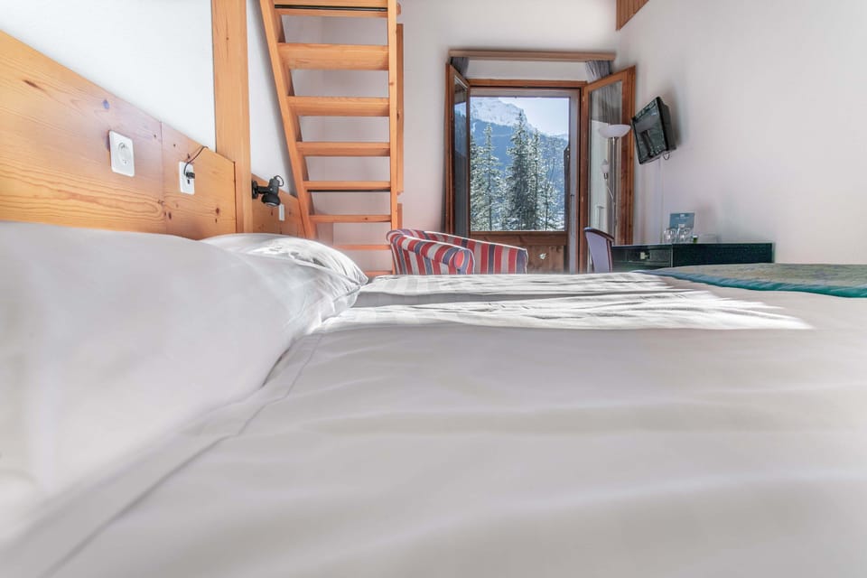 Double Room, Balcony | In-room safe, desk, blackout drapes, free WiFi