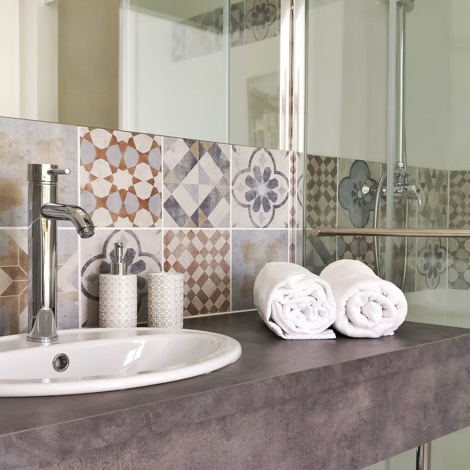Bathroom sink