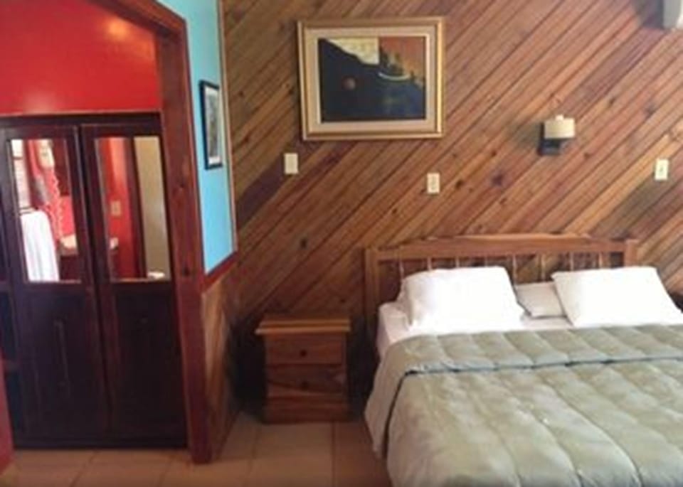Basic Room, 2 Queen Beds, Sea View | Pillowtop beds, bed sheets