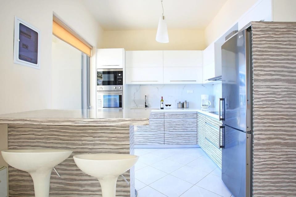 Villa | Private kitchen | Full-size fridge, microwave, oven, stovetop