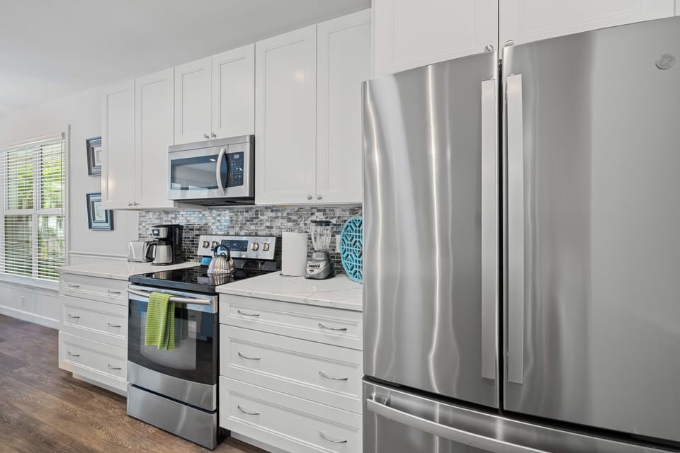 House, 4 Bedrooms, Pool Access, Lake View | Private kitchen | Full-size fridge, microwave, oven, stovetop