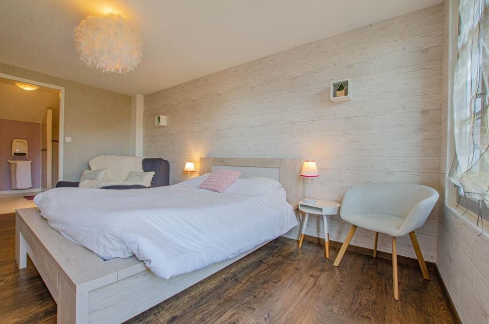 Triple Room (Forêt d’Orient) | Individually decorated, individually furnished, desk, soundproofing