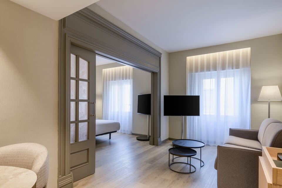 Minibar, in-room safe, laptop workspace, soundproofing