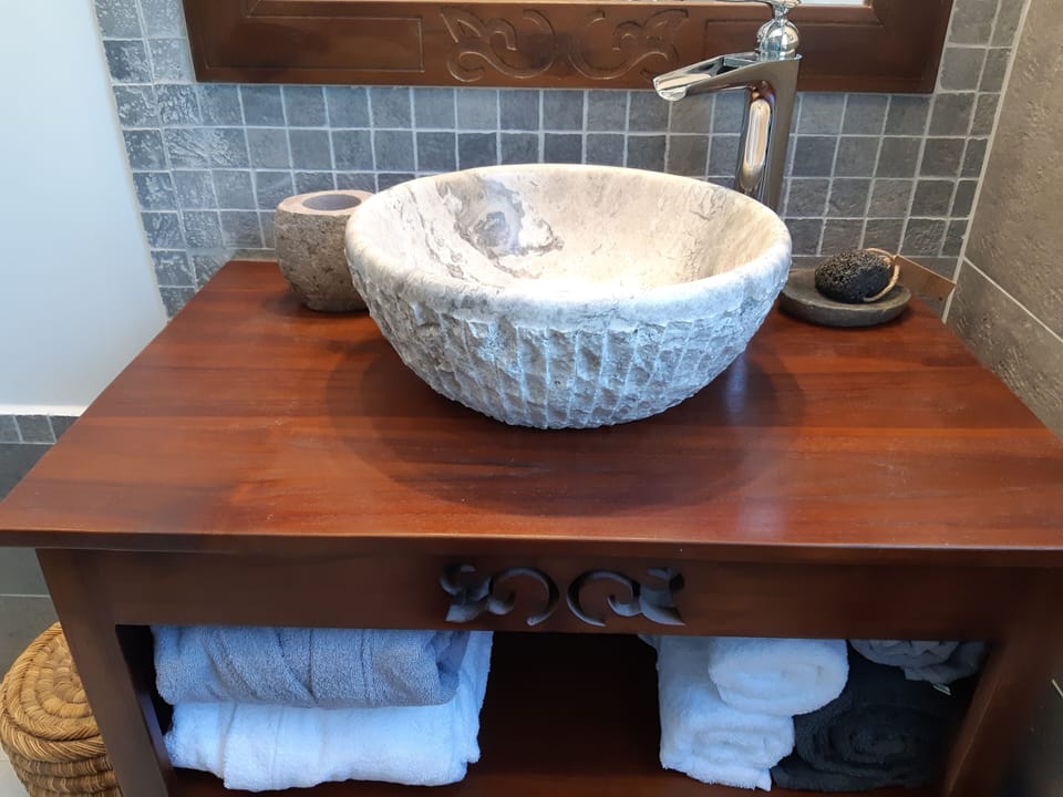 Superior Double Room, Non Smoking, Private Bathroom (Bali) | Bathroom | Shower, rainfall showerhead, hair dryer, bathrobes