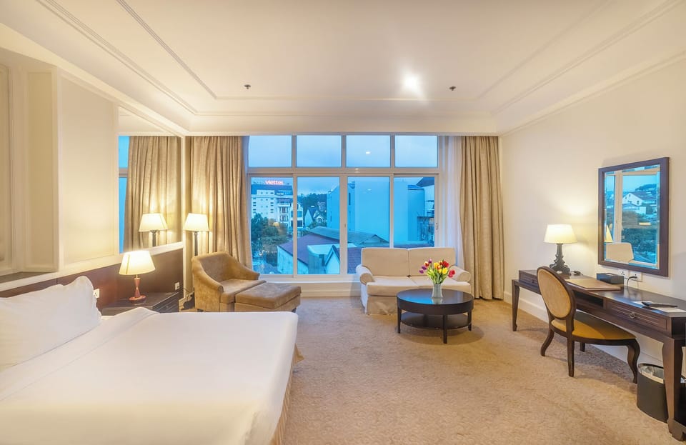 Junior Suite | Premium bedding, minibar, in-room safe, desk