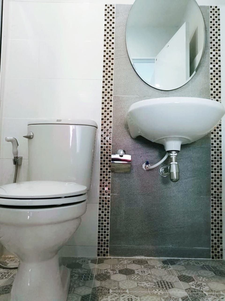 Deluxe Room | Bathroom | Shower, towels, soap, shampoo