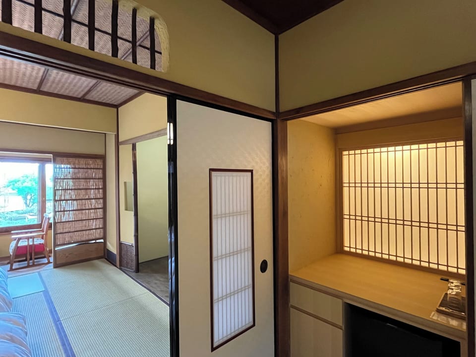 Standard Twin Room, 2 Twin Beds, Non Smoking, Sea View | Minibar, WiFi (free), individually decorated, bed sheets