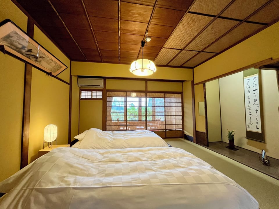 Standard Twin Room, 2 Twin Beds, Non Smoking, Sea View | Minibar, WiFi (free), individually decorated, bed sheets