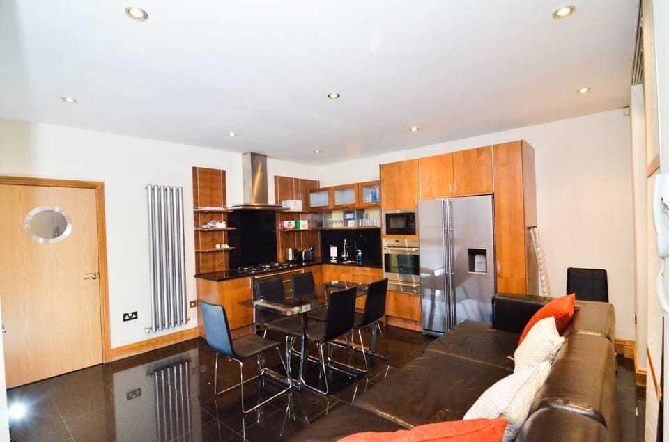 Deluxe Double or Twin Room | Living area | Flat-screen TV