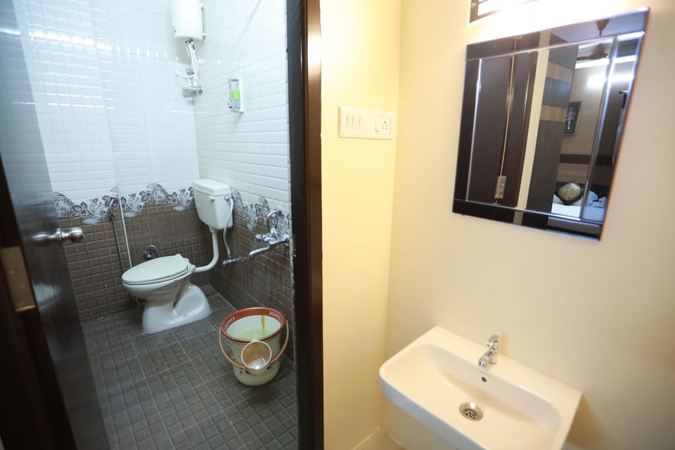 Desk, cribs/infant beds, rollaway beds, free WiFi