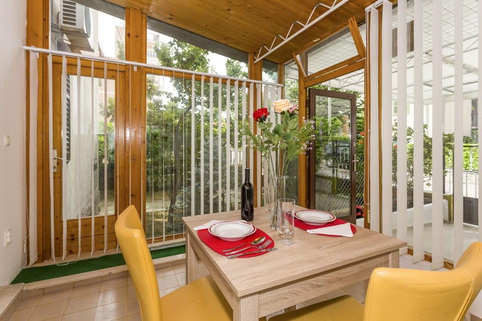 Studio Suite | In-room dining