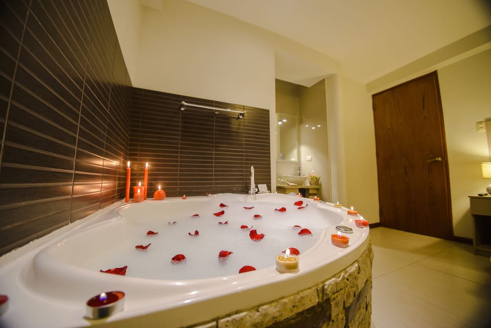Junior Suite, 1 King Bed, Jetted Tub | In-room safe, desk, iron/ironing board, free WiFi