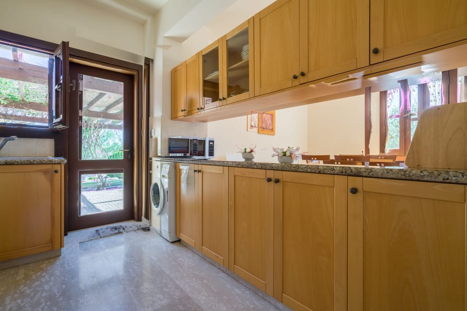 Villa, 3 Bedrooms, Private Pool | Private kitchen | Coffee/tea maker, full-size fridge, microwave, oven