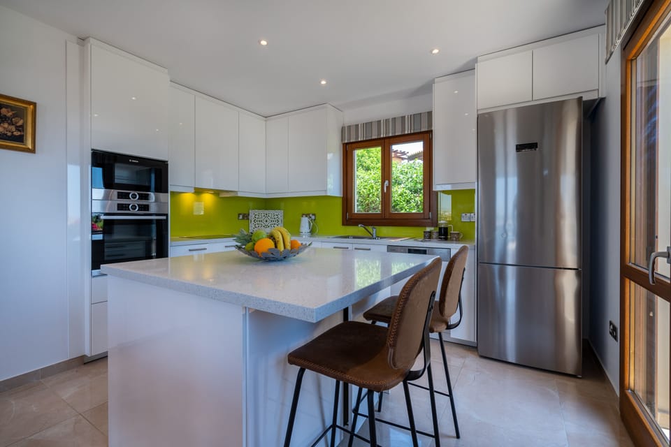 Villa | Private kitchen | Coffee/tea maker, full-size fridge, microwave, oven