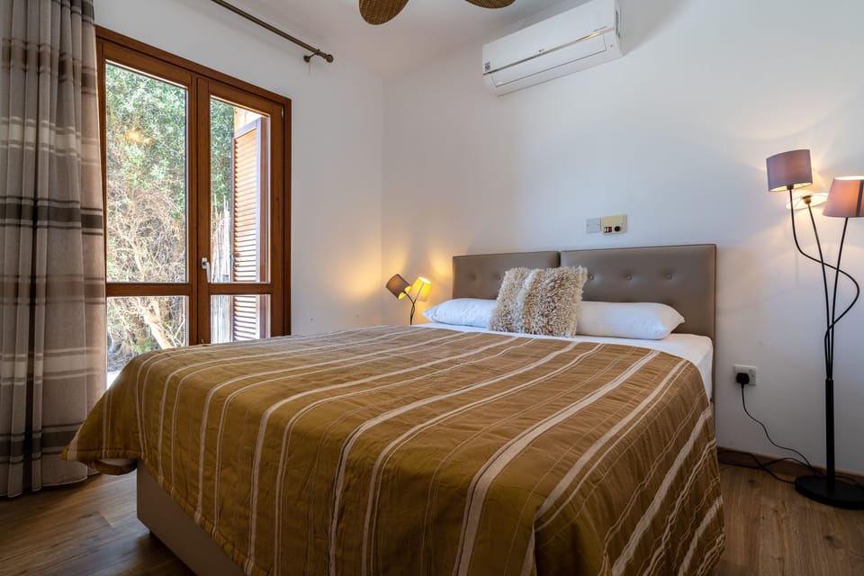 Stunning 3 bedroom villa 'BZ01' with private pool, stunning views, communal pool and resort facilities, Zephyros Village on Aphrodite Hills Re Villa in Kouklia