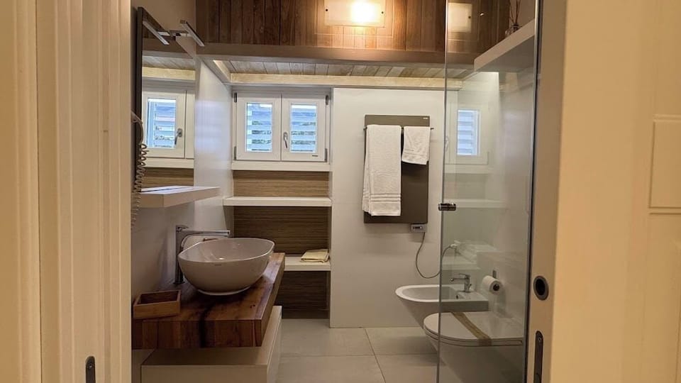 Superior Double Room, Multiple Beds, Kitchenette, Mountain View | Bathroom | Shower, free toiletries, hair dryer, bathrobes