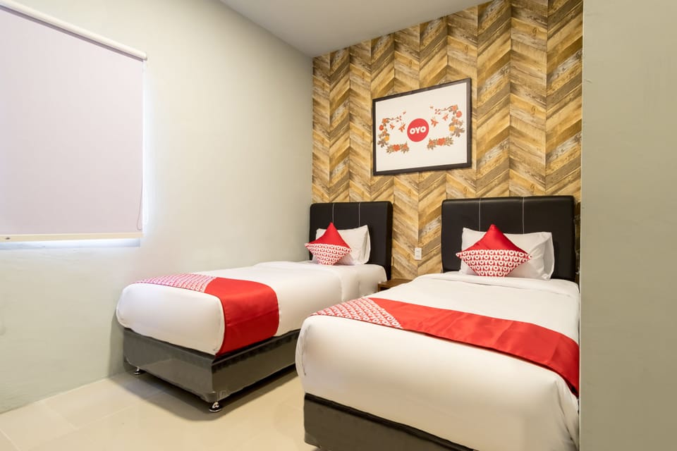 Standard Twin Room | Desk, WiFi (free), bed sheets
