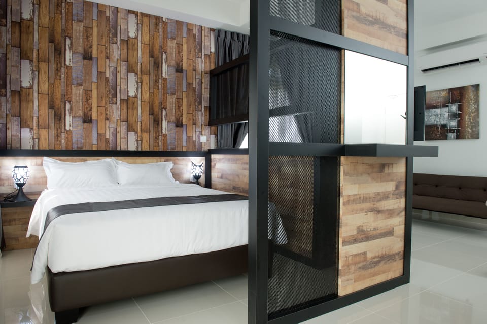 Premier Double Room, City View | Minibar, soundproofing, iron/ironing board (on request), WiFi (free)