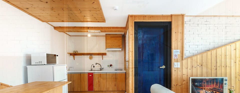 Room, Ocean View (204) | Private kitchenette | Fridge, microwave, stovetop, electric kettle