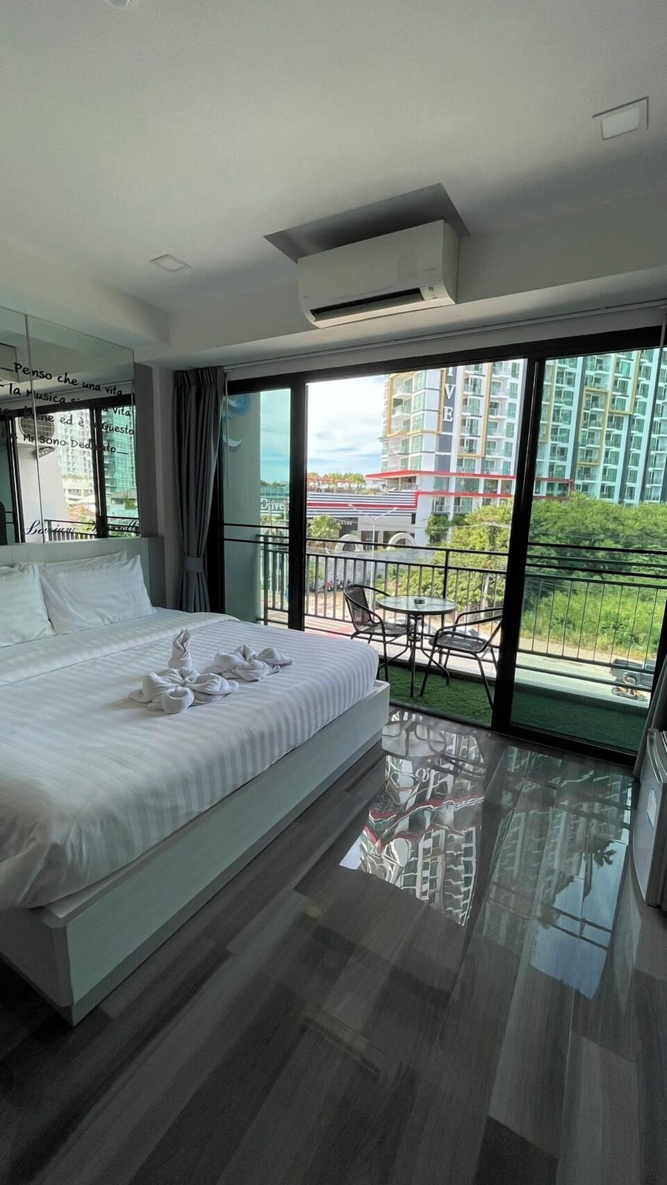 Deluxe Double Room, Balcony | Premium bedding, desk, free WiFi, bed sheets